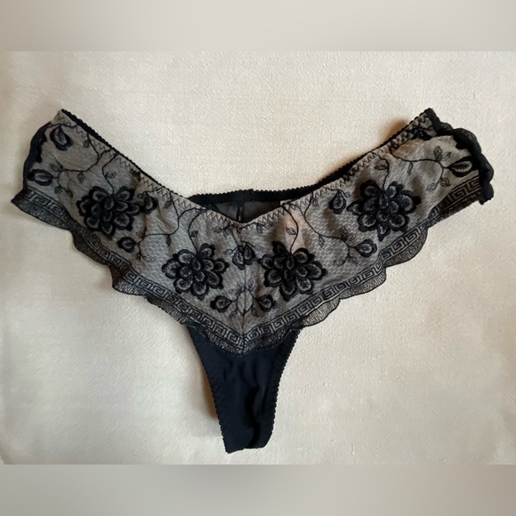 Victorias Secret Bra And Panty Set - Picture 4 of 9